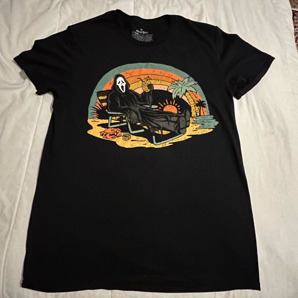 Scream / Ghostface On The Beach T-Shirt